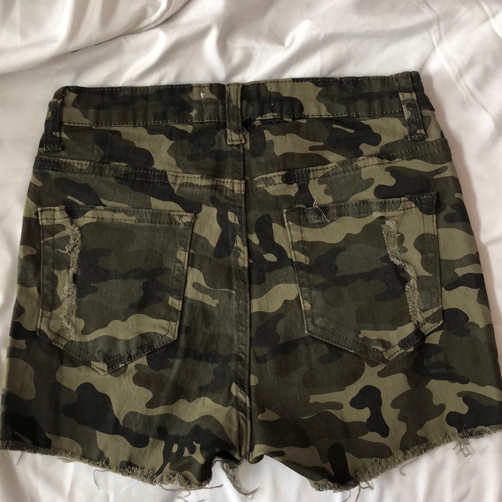 Shorts - Picture 2 of 3